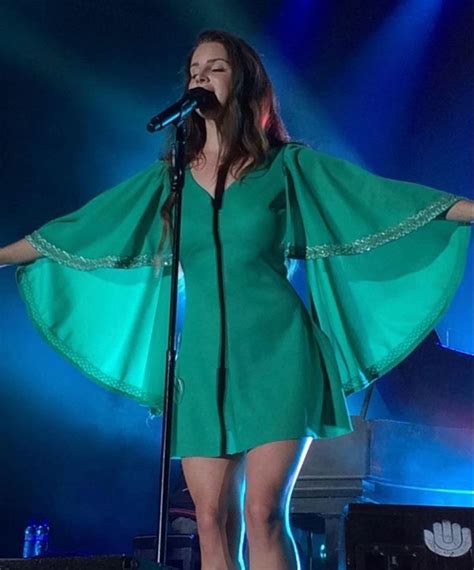 𝒅𝒆𝒍𝒆𝒑𝒊𝒑𝒉𝒂𝒏𝒚 💌 Lana Del Rey Concert Hollywood Glamour Lana Del Rey