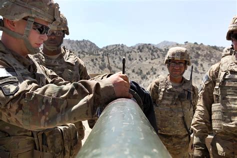 U S Army Pfc Nicholas Organ Left Performs The Gunner S Quadrant