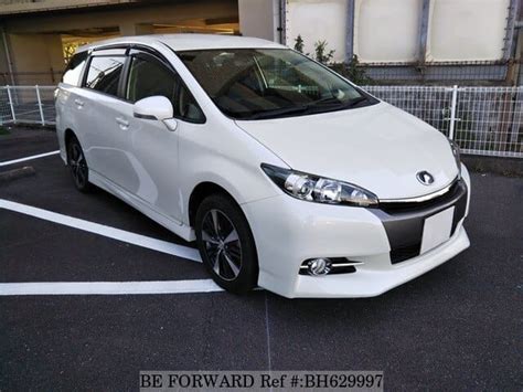 Toyota Wish vs Toyota Estima Comparison