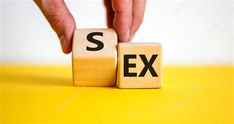 Sexo Con Un Símbolo Ex La Mano Convierte Un Cubo Y Cambia La Palabra Ex A Sexo Hermosa