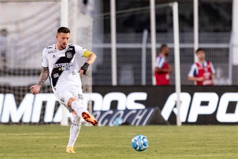 Fábio Sanches completa 90 jogos pela Ponte e reforça confiança no