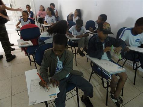 Alunos Da Escola Municipal Vinicius De Moraes Passam Uma Tarde