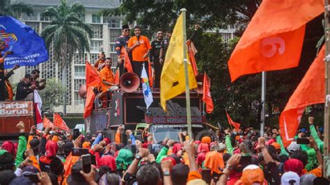 Pagi Ini Serikat Buruh Dan Partai Buruh Demo Di Kemnaker Tolak Aturan