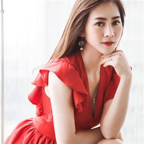 Hot girl Kem Xôi theo chồng bỏ cuộc chơi 5 năm trước cuộc sống bây