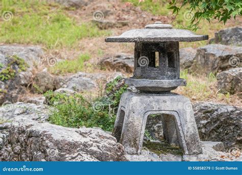 Linterna De Piedra Tradicional Japonesa Imagen De Archivo Imagen De