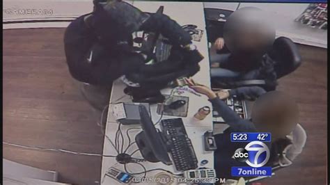 Newark Cell Phone Robbery Caught On Camera Abc11 Raleigh Durham