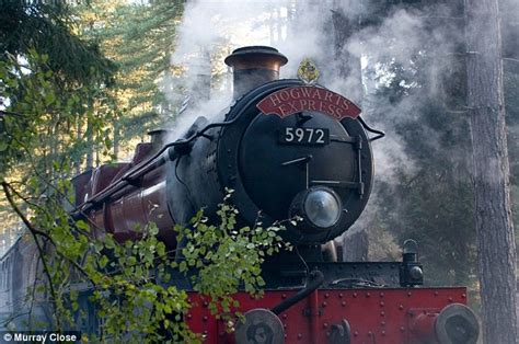 Harry Potters Hogwarts Express To Arrive At Londons Warner Bros