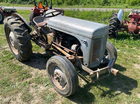 Antique 1954 Harry Ferguson To 30 Tractor Gavel Roads Online Auctions