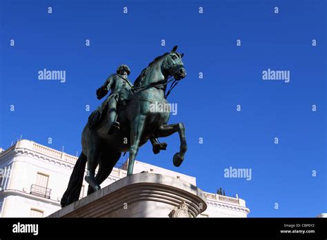 La estatua ecuestre de Carlos III la Puerta del Sol Madrid España