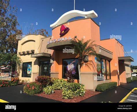 Taco bell restaurant facade hi-res stock photography and images - Alamy