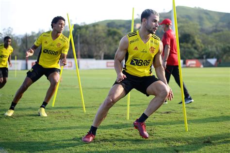 Daniel Cabral Do Flamengo Faz Cirurgia No Joelho E Previsão De Volta