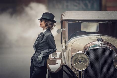 Peaky Blinders • Polly Gray Bentley Canvas 150x100 Cm • Foto Print Op