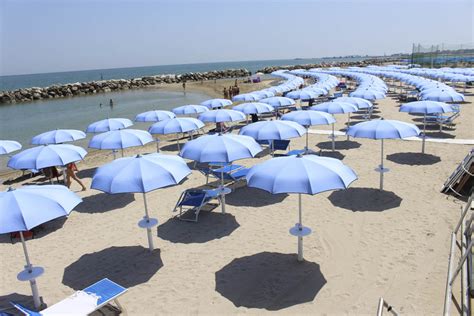 Spiaggia Dei Fiori Contatta E Prenota Online