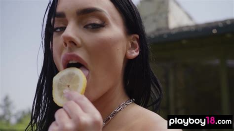 Big Boobed Naked Babe Selling Lemonade Porngem