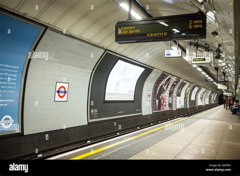 Northbound Platform Of The Northern Line Bank Branch At Euston Stock