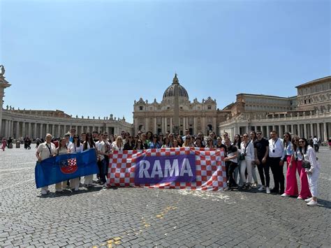 Mladi iz Prozor Rame na hodočašću u Rimu RADIO RAMA