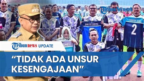 Viral Foto ASN Kota Bekasi Pamer Jersey Nomor 2 Pj Wali Kota Beri