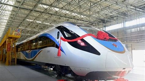 Shanghai Unveils Airport Express Metro Train