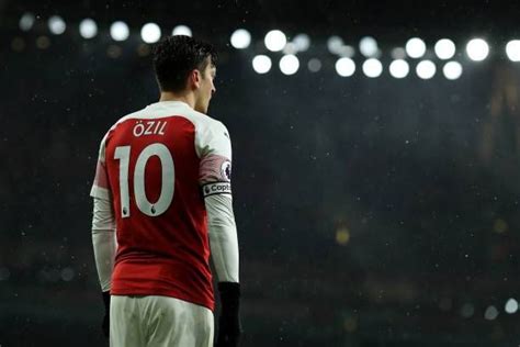 Mesut Ozil And Sead Kolasinac Send Messages To Arsenal Fans Epl