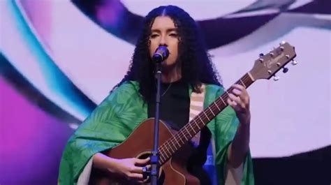 Saiba quem é Aymeê Rocha cantora gospel que viralizou música que