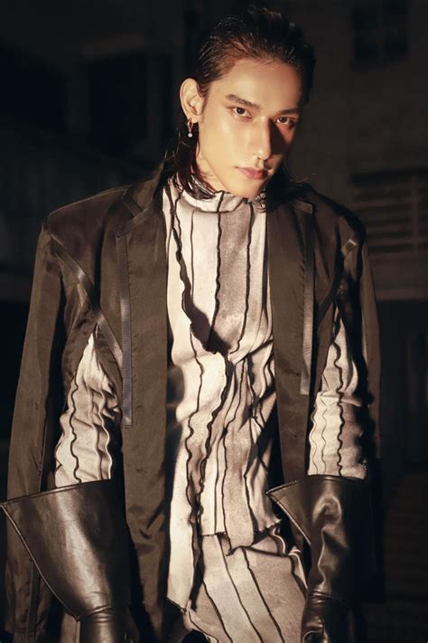 Xôn xao ảnh nude của nam người mẫu Vietnams Next Top Model và mỹ nhân chuyển giới TV show