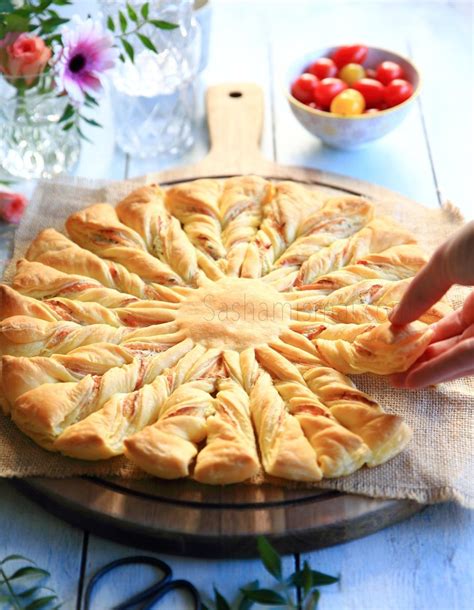 Feuilletés de Noël Tarte soleil saumon fromage ail et fines herbes