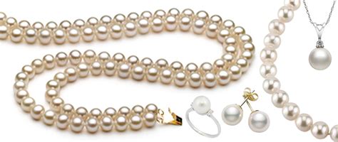 The Ultimate Pearl Buying Guide From Female Experts