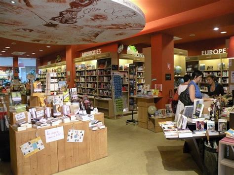 Lyon Une Des Deux Librairies Raconte Moi La Terre Ferme Ses Portes