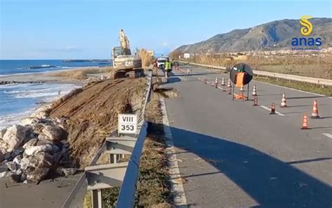 Maltempo Smottamento Sulla Statale A Nocera Avviati Interventi Di