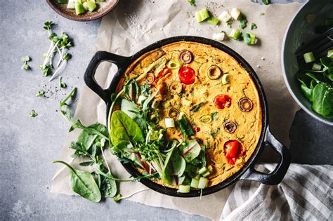 Kichererbsen Frittata Mit Wildkr Uter Salat Foodlovin