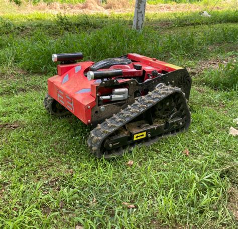 Multifunctional Wireless Crawler Robot Grass Cutter Commercial Remote Control Lawn Mower With