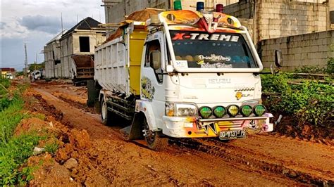 Mobil Truk Pengangkut Timbunan Bongkar Muatan Muatan Kubikasi Full