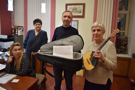 В Санкт-Петербурге создают серийные юниор домры