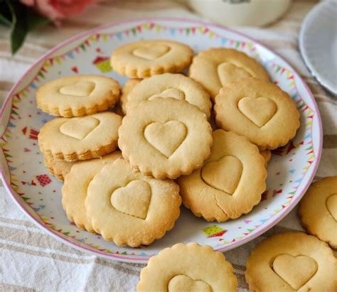 Biscotti Frollini Meravigliosi Al Burro Dolce Ricetta Facile E Golosa