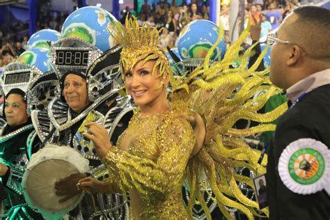 Foto Claudia Leitte Estreou No Posto De Rainha De Bateria Da Mocidade