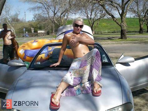 Displaying Outdoors ZB Porn