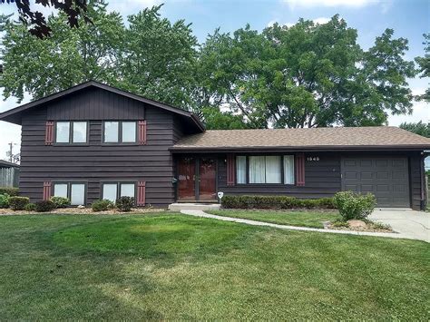 Crestwood Ct Aurora Il Zillow