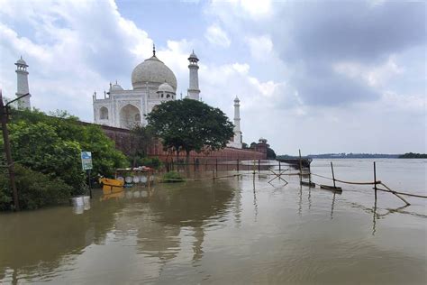 First In 45 Years Yamunas Water Reaches Outer Wall Of Taj Mahal