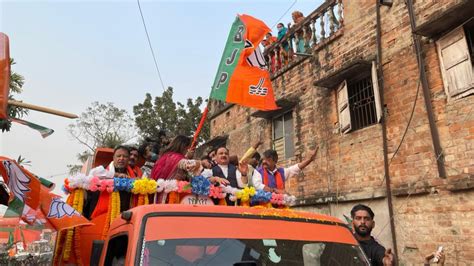 West Bengal Bjp Gets Mixed Reaction In Their Parivartan Yatra Ahead Of