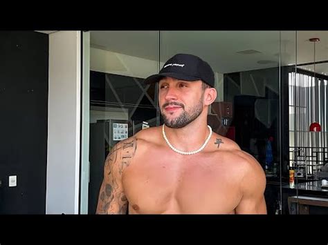 Se Bronzeando Em Casa Ex Bbb Arthur Picoli Exibe Corpo Sarado E