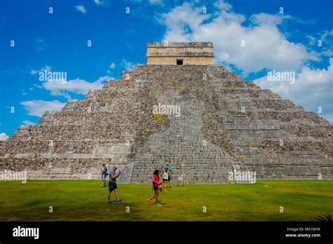 Chichen Itza M Xico Noviembre Personas No Identificadas