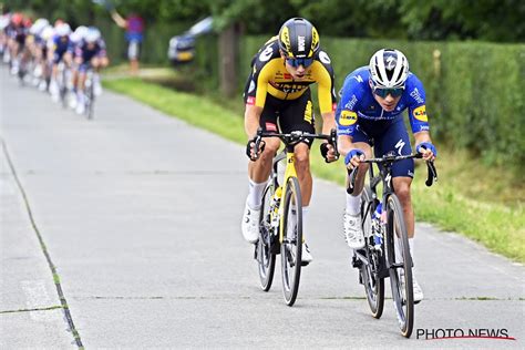 Remco Evenepoel Geeft Aan Hoe Hij Aankijkt Tegen Wout Van Aert Hij Is