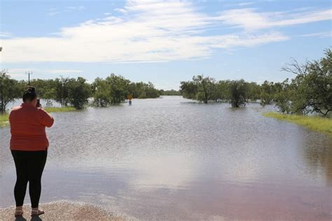 WA floods: Homes evacuated in Fitzroy Crossing as aerial food drops ...