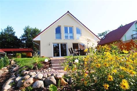 Komfortables Ferienhaus direkt am See, Seeblick, Badestelle, Terrasse, Boote - Wesenberg