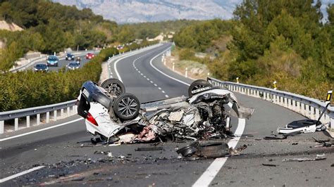 Un Coche En Sentido Contrario Causa Dos Muertos En La Ap 7 En Valencia