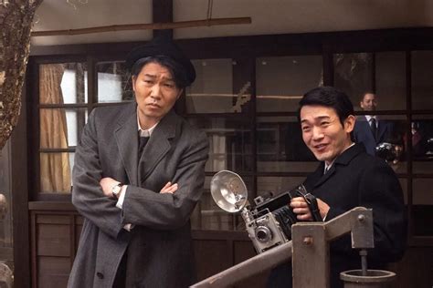 連続テレビ小説「虎に翼」第71話。竹中次郎（高橋努・左）は佐田寅子に密着取材（c）nhk ― スポニチ Sponichi Annex 芸能