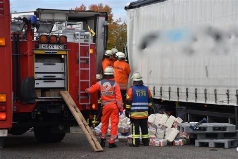 FOTOS Sinsheim Tödlicher Unfall auf A6 Lkw Fahrer kracht in Stau