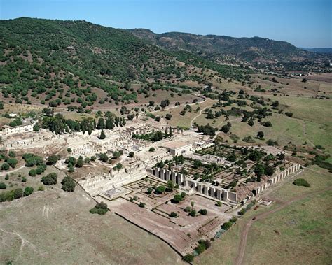 Vue aérienne de la ville caliphale de Médina Azahara The life pile