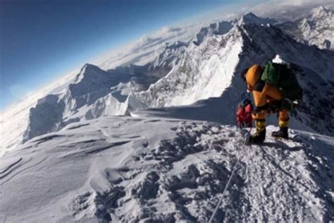 Puncak Tertinggi Di Dunia Gunung Everest Kini Sesak Dan Kotor TIMES