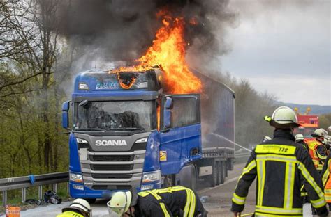 Update Lkw F Hrerhaus Brennt Auf Der A Gro E Rauchwolke